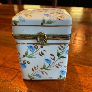 Limoges fleur trinket box